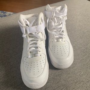 Nike men’s high top Air Force one.